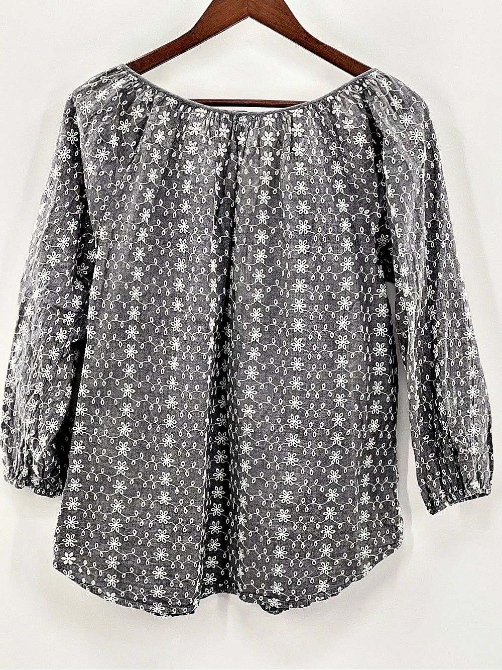 540 Chaps Floral Blouse in Gray & White Size Large - Picture 2 of 7